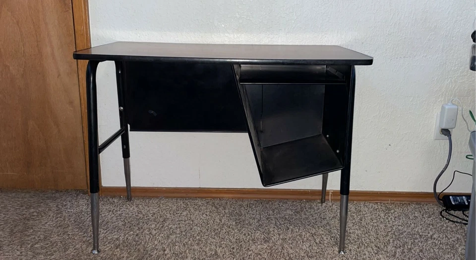 Escritorio escolar Foto 2 de 3