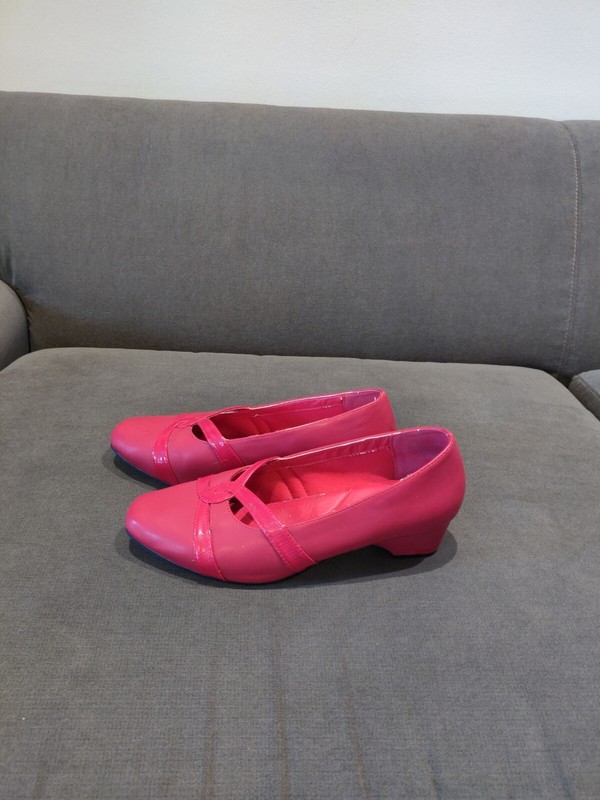 BEACON Women's Red Pumps, size 9M