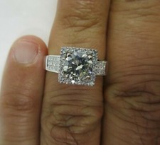1.85 Carat 18K Gold Diamond Engagement Ring Center 1.10 Carats Value 17,500