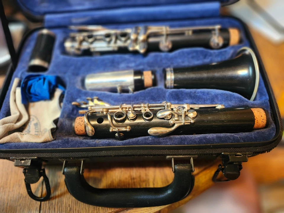 Clarinete Buffet B12 con estuche original Foto 2 de 3