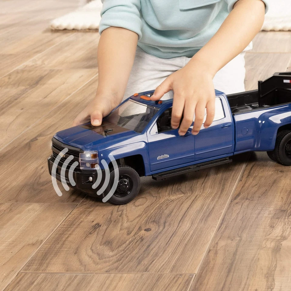 ERTL 1/16 Big Farm Blue Chevrolet Pickup Truck w/ Trailer & 6 Round Bales 47603 - Image 3 of 4