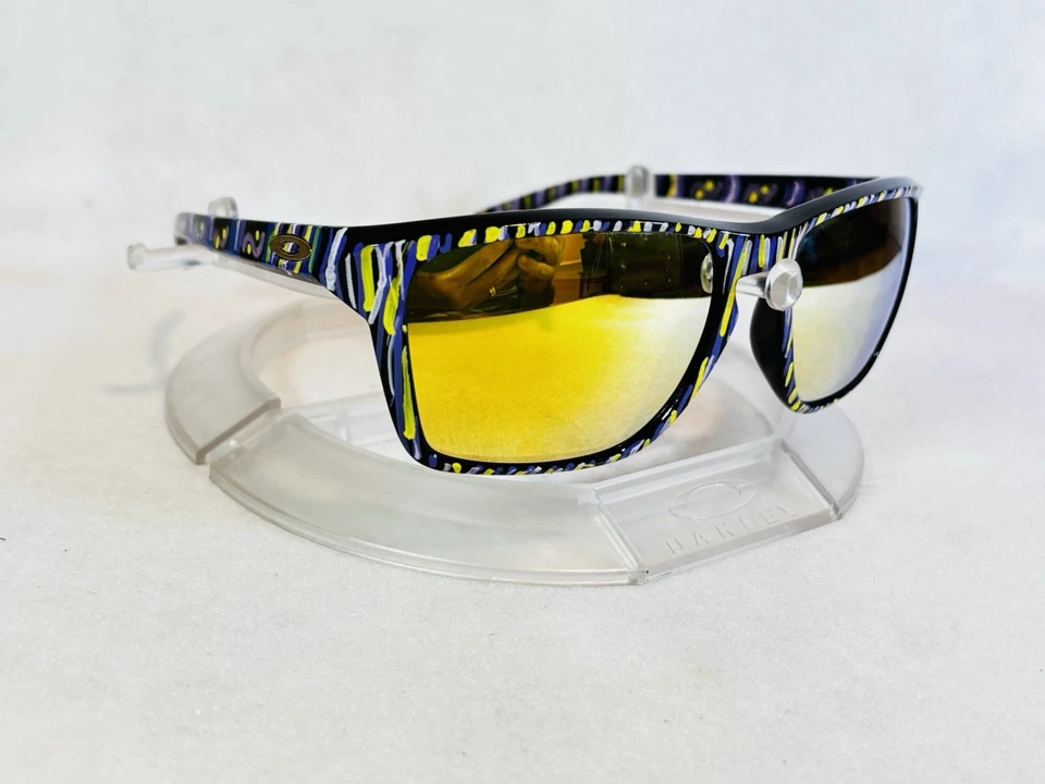 Gafas de sol Oakley Sylas personalizadas con acento púrpura con lentes espejadas doradas polarizadas Foto 4 de 4