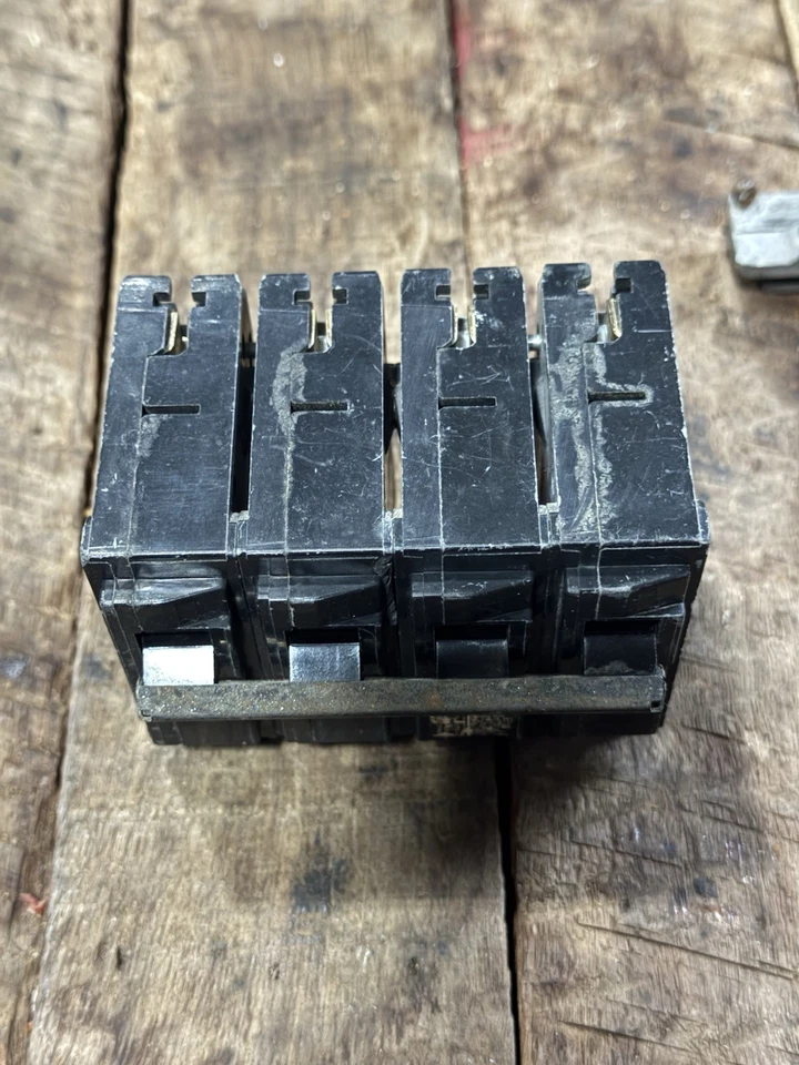 I-T-E EQ-9483 200 Amp 2 Pole Main Circuit Breaker Siemens 120/240VAC - Image 4 of 4