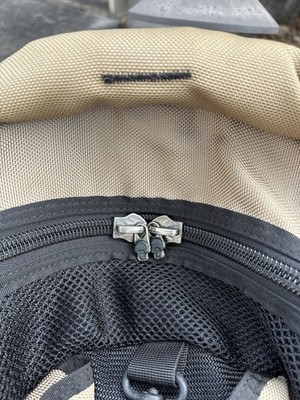 Oakley ベージュ ブラック リュック　y2k Vintage Y2K Oakley Icon Backpack Desert Tan Black Military