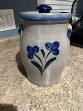 VINTAGE 2000 ROWE POTTERY SALT GLAZED CROCK & LID, Cobalt Blue Flowers  10” TALL