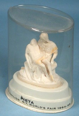 1964-65 New York Worlds Fair Pieta Souvenir Statue Vatican