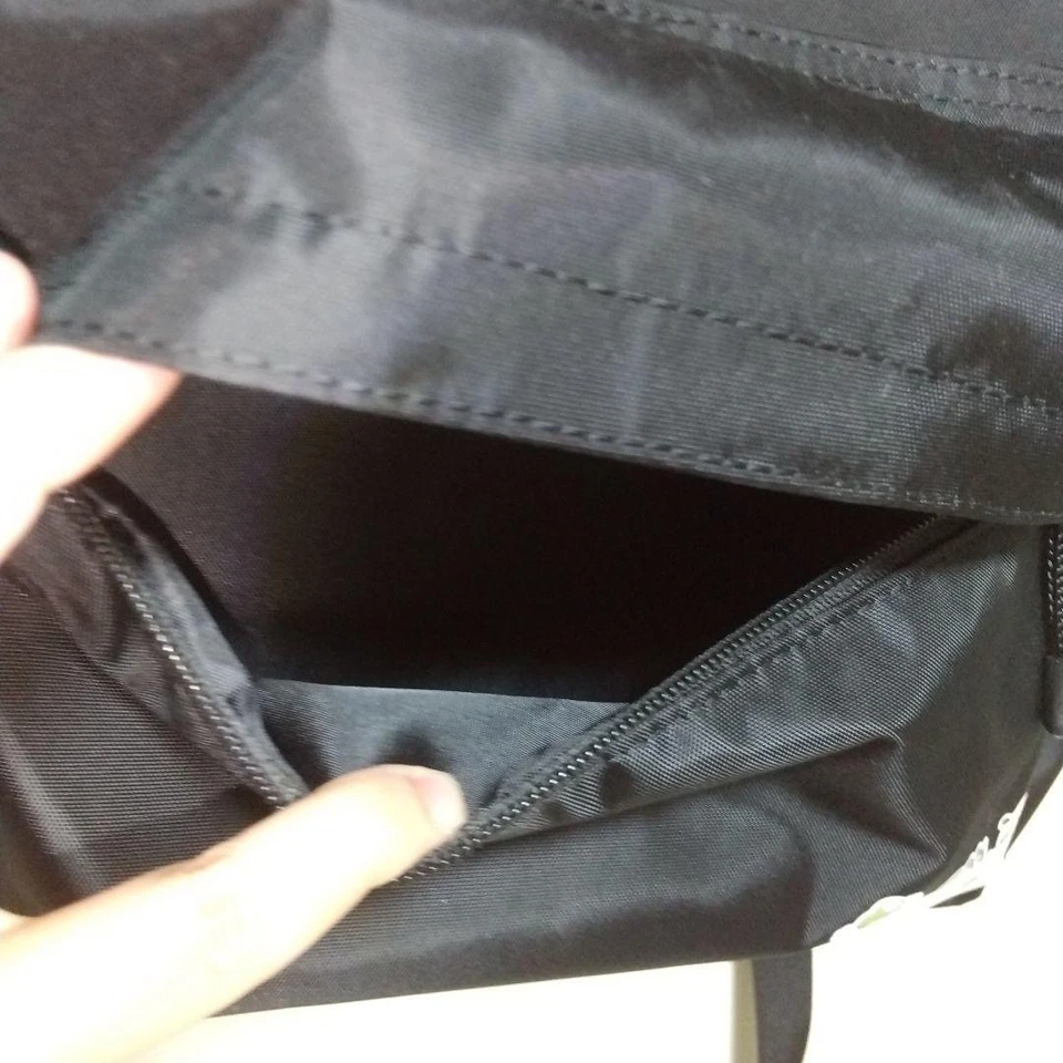 Nueva Mochila Sanrio Hangyodong x Mohsand Negra Para Mujer Oficial Sin Usar Foto 4 de 4