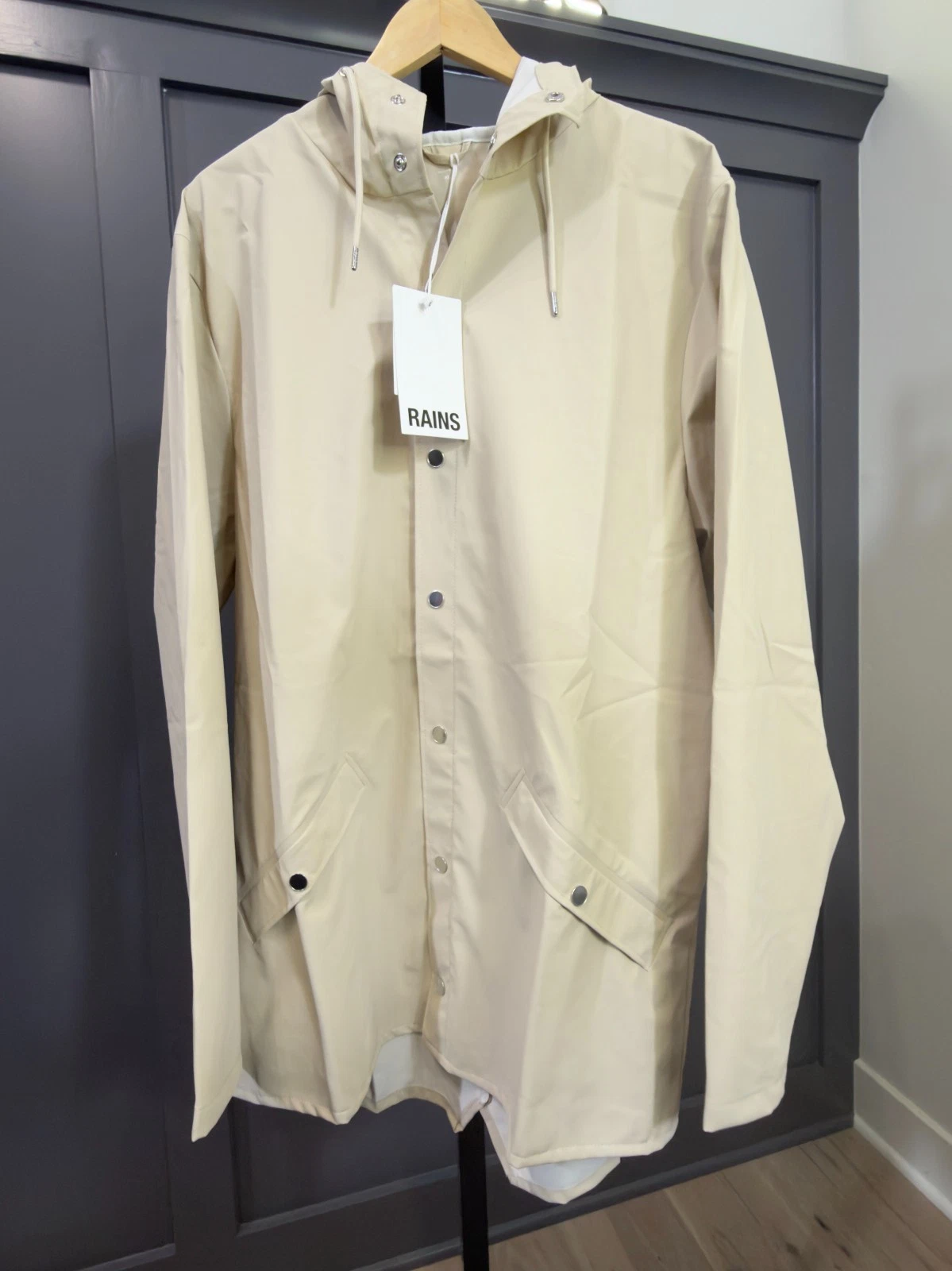 NWT RAINS Jacket W3 Dune Beige Waterproof Hooded Snap Button, Size XL, $110 MSRP
