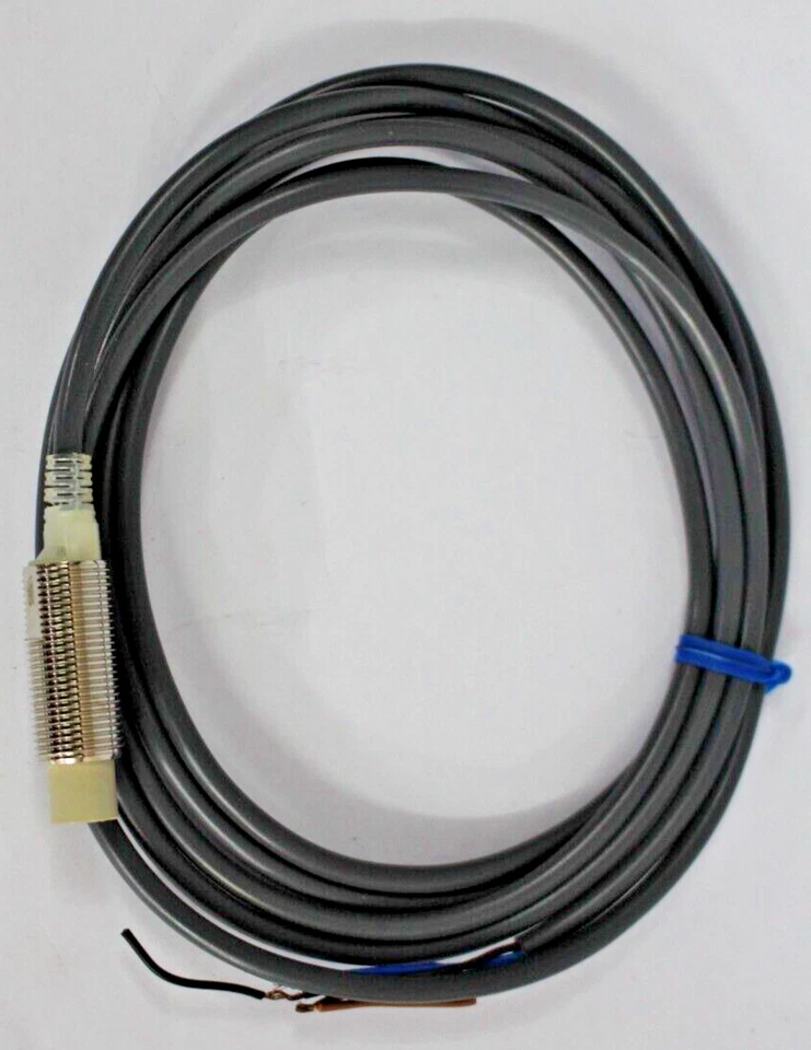 New OMRON E2E-X5ME1 Proximity Sensor Switch - Image 2 of 3