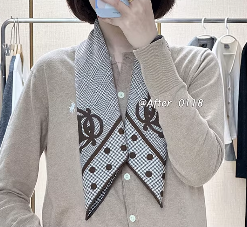 70% Cashmere 30% Silk Double-Sided Houndstooth Wrap Shawl 25 Inch Square