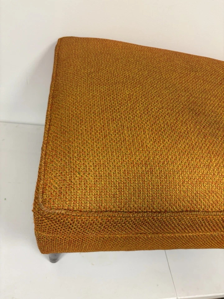 Taburete otomano cuadrado de tweed MCM NARANJA de colección clavija cónica patas de madera años 60 Foto 3 de 4