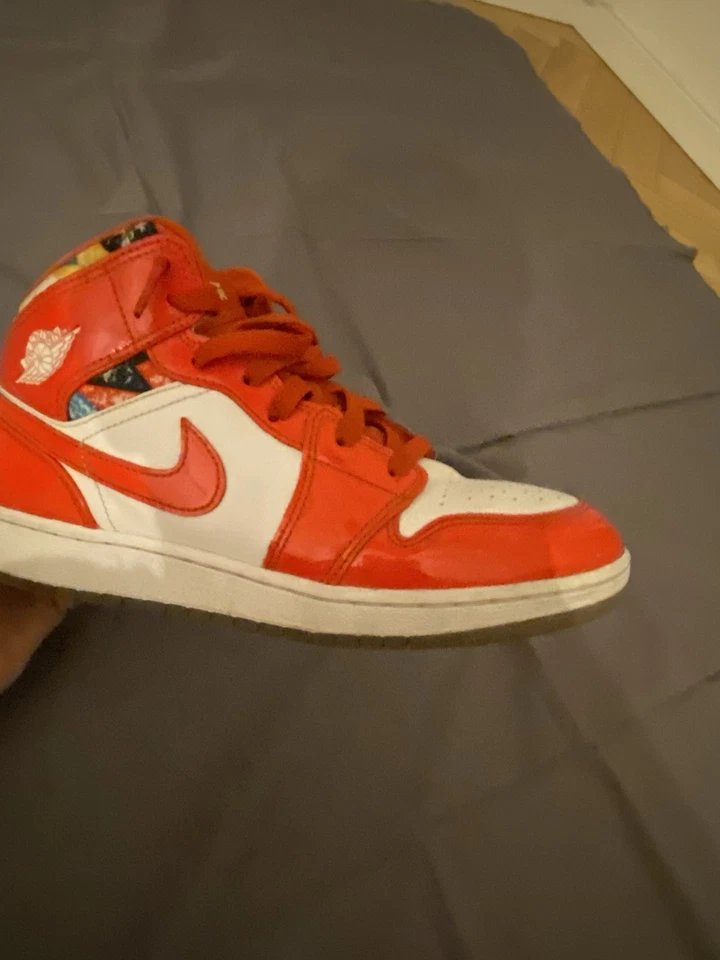 Nike Air Jordan 1 Mid SE, foto 2 di 4