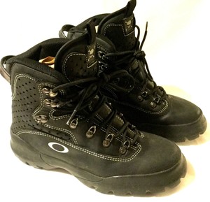 oakley hiking boots