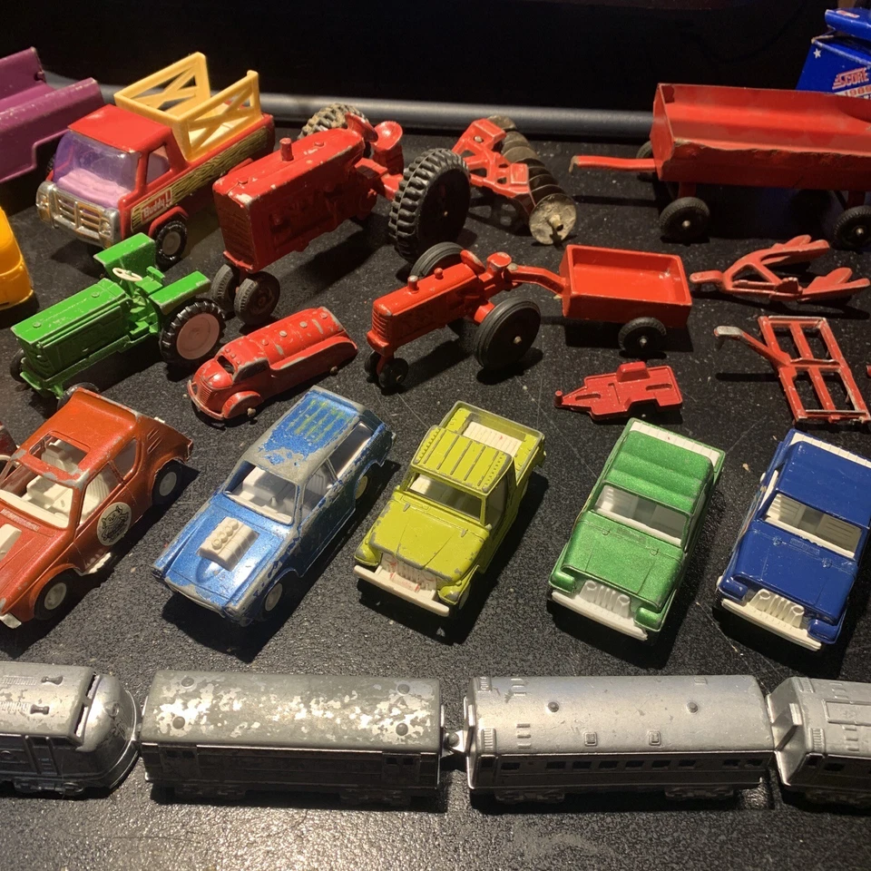 Nice VINTAGE Lot of TOOTSIE TOY Cars Trucks Tractors BUDDY L & Other Metal Toys! - Image 4 of 4
