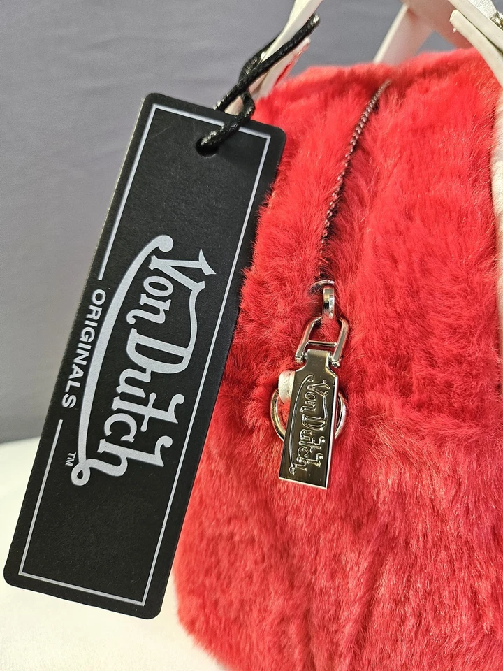 Bolso de Bowling Pequeño Peludo Vegano Rojo Von Dutch Nuevo con Etiquetas - ¡Perfecto para Vacaciones! Foto 3 de 4