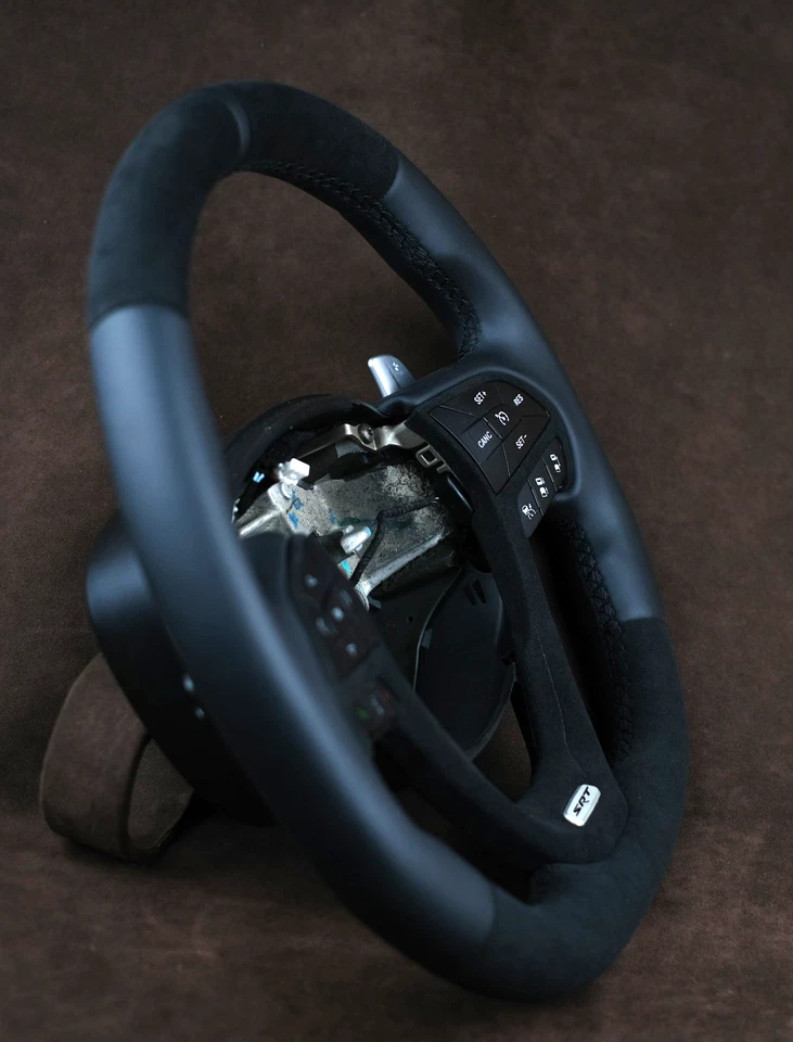 Org. Jeep Cherokee 12-22 Exklusiv Tuning Lenkrad abgeflacht SRT 8 Style - Bild 4 von 4