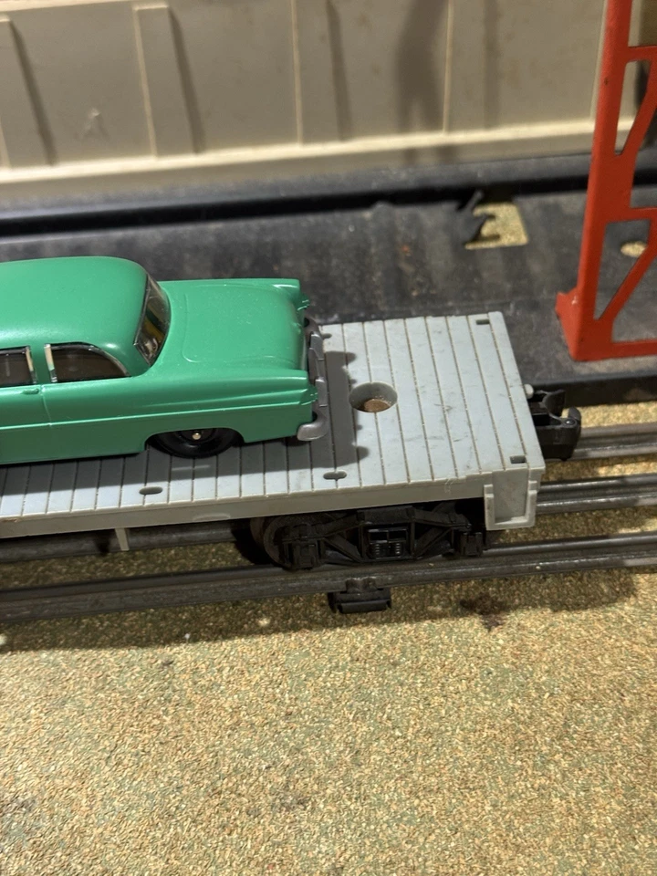 RARE POSTWAR LIONEL 6406-30 GRAY FLAT CAR W/ GREEN AUTO GRAY BUMPER 6406 REPLICA - Image 3 of 4