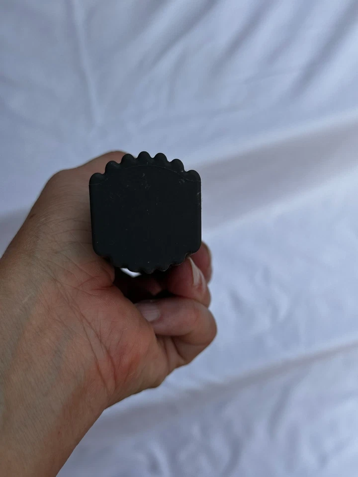 Pampered Chef Silicone Brilliance Pan Handle Protector, Safe Grip for Pans - Image 4 of 4