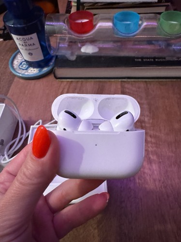 Original Apple Airpods Pro 1st Generation A2190 USED - Picture 3 of 9