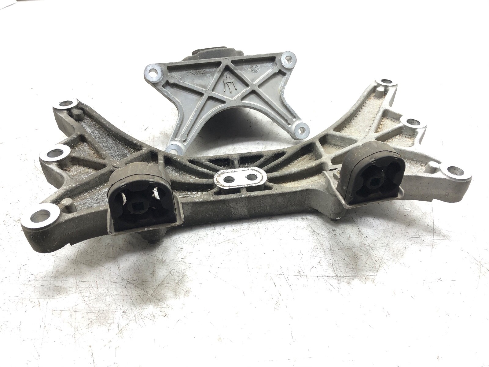 2014-2019 MASERATI GHIBLI RWD AUTO TRANSMISSION BRACKET SUPPORT OEM.