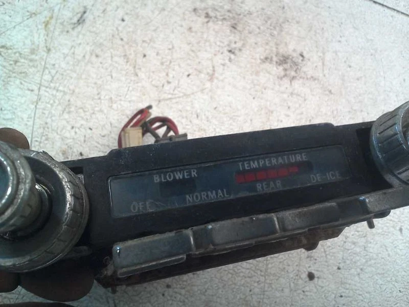 Pontiac Bonneville 1963 control de temperatura central con perillas Foto 2 de 4