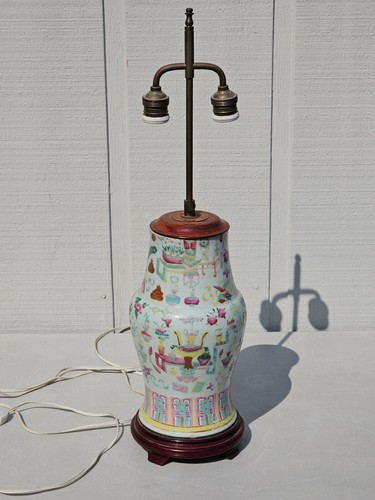 CHINESE FAMILLE ROSE SCHOLAR VASE MOUNTED TABLE LAMP - Picture 11 of 18