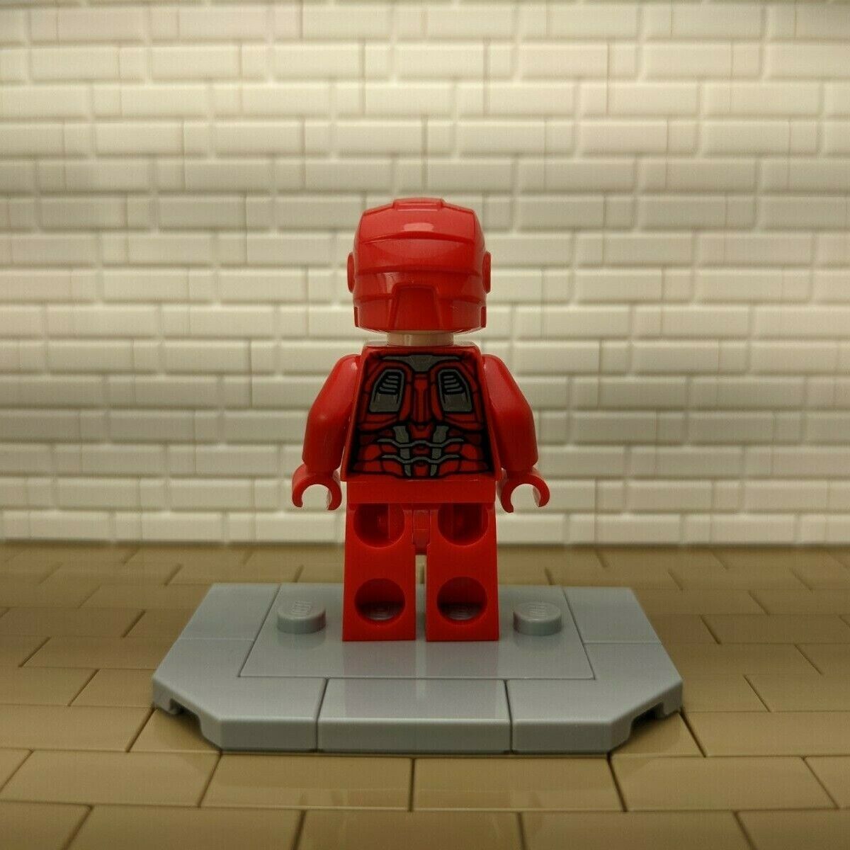 LEGO Marvel Super Heroes: Avengers: Iron Rescue Minifigure (Pepper Potts)  in Red Armor with Drone