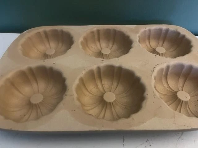 Pampered Chef Family Heritage Stoneware Classics Mini Fluted Pan Bundt Pan #1441