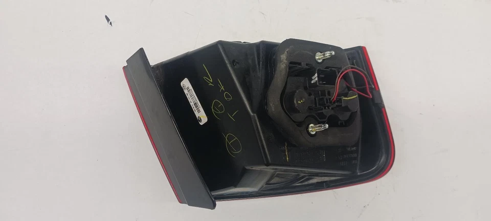 Luz trasera exterior pasajero derecho '08-'10 VOLKSWAGEN JETTA OEM grado A Foto 4 de 4