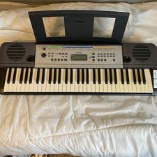 Yamaha YPT-255 Electronic Keyboard With Stand And Power Adapter