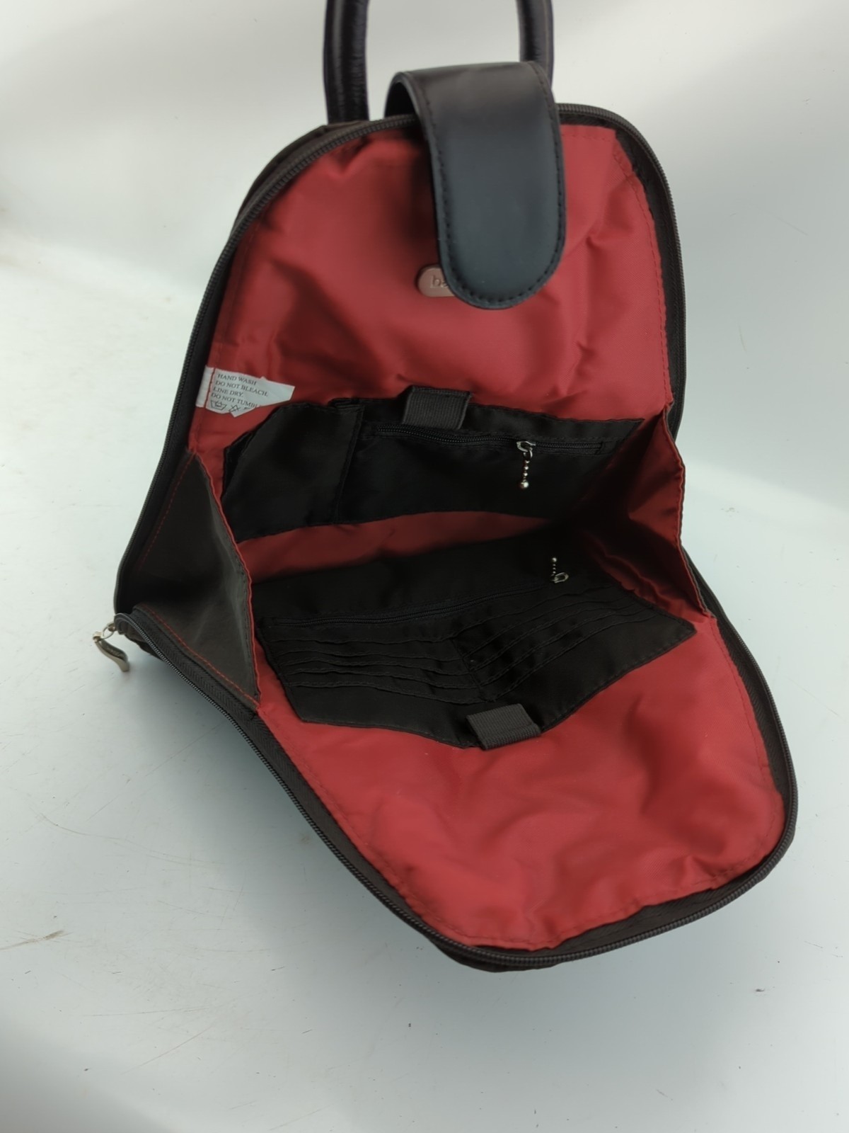 Baggallini Gray Triangle Backpack Red Interior - image 4