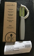 NEW Pampered Chef Pivoting Peeler  Fruits & Veggies # 101228