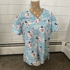 Frosty The Snowman Christmas Blue Snow Short Sleeve Nurse Scrubs Size M