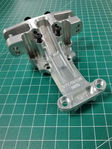 Vitavon CNC Alu 7075 Schott vorne oben für Traxxas XRT X-MAXX 1/5 - Bild 1 von 2