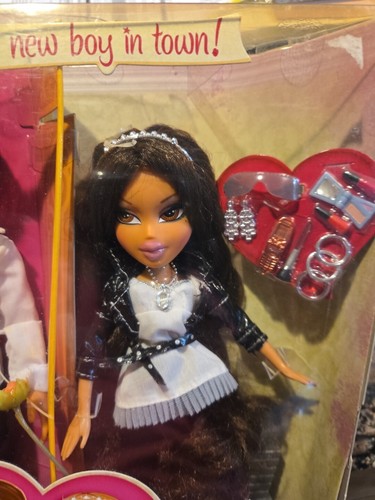 Bratz World Yasmin's First Date Yasmin and Braden nuevo en caja como nuevo - Imagen 9 de 23