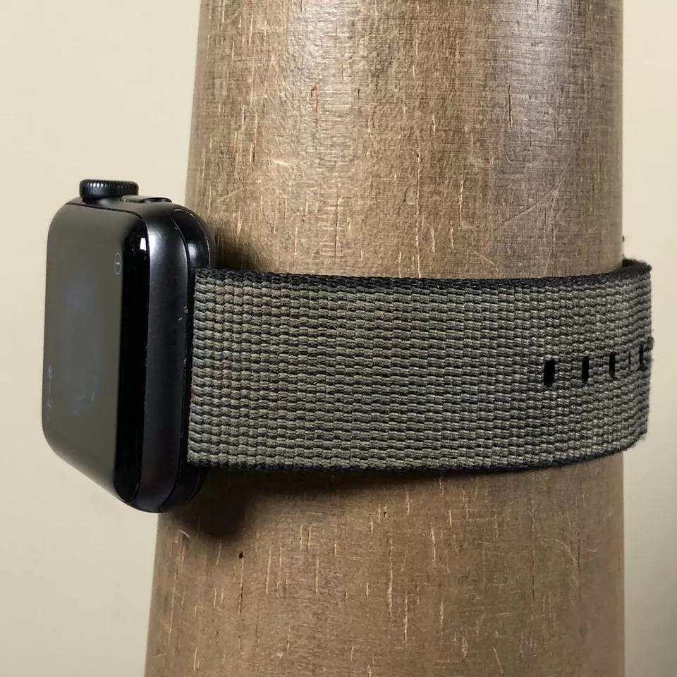Apple Series 2 Black Gray Aluminum Case Woven Nylon Band Smart Watch 8" - Image 3 of 4