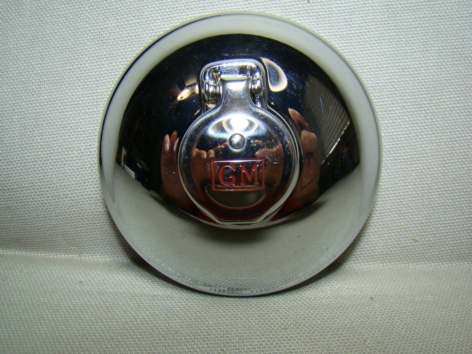 chrome Gm locking gas cap with GM keys 30s 40s 50s pontiac oldsmobile