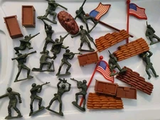 Mixed Lot of Plastic Army Toy Soldiers and Accessories Read Details 