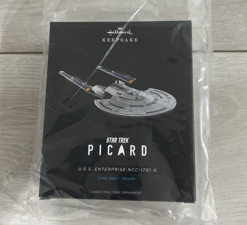 SDCC 2025 HALLMARK STAR TREK PICARD U.S.S ENTERPRISE NCC-1701-G ORNAMENTO IN MANO