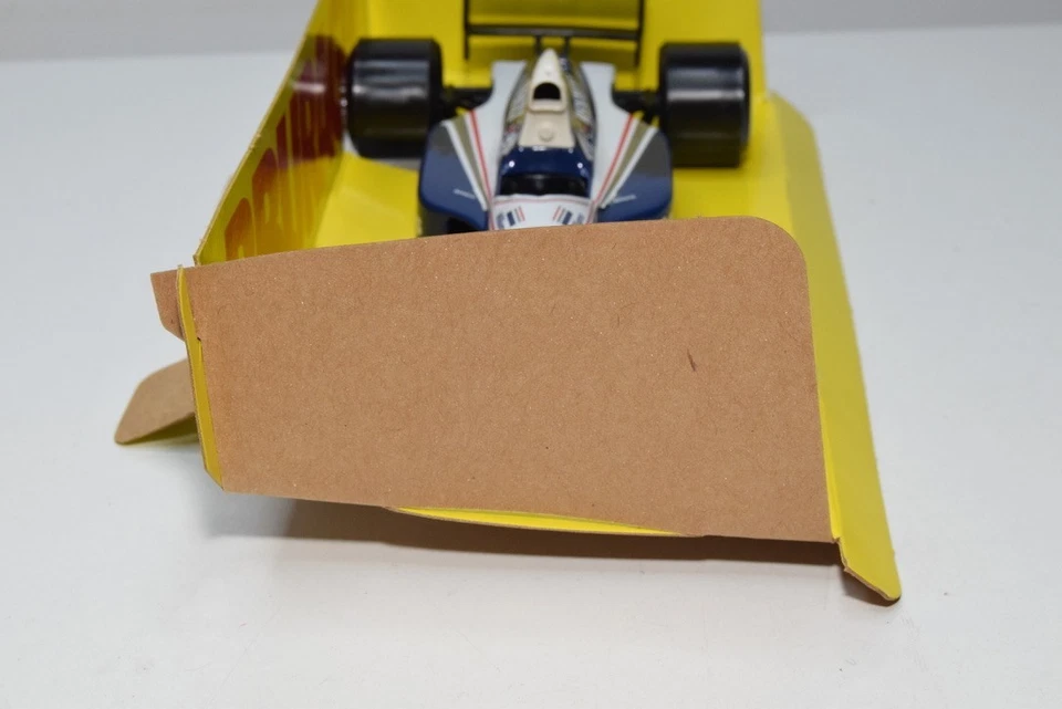 Coche de carreras B70 1:24 BBURAGO BURAGO 6115 WILLIAMS FW16 FW 16 RENAULT D. HILL SIN USAR, EN CAJA Foto 4 de 4