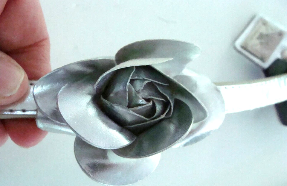 NIP Lazybonezz Silver Faux Leather Buckle Dog Pet Collar Flower Small 10-14” - Image 4 of 4