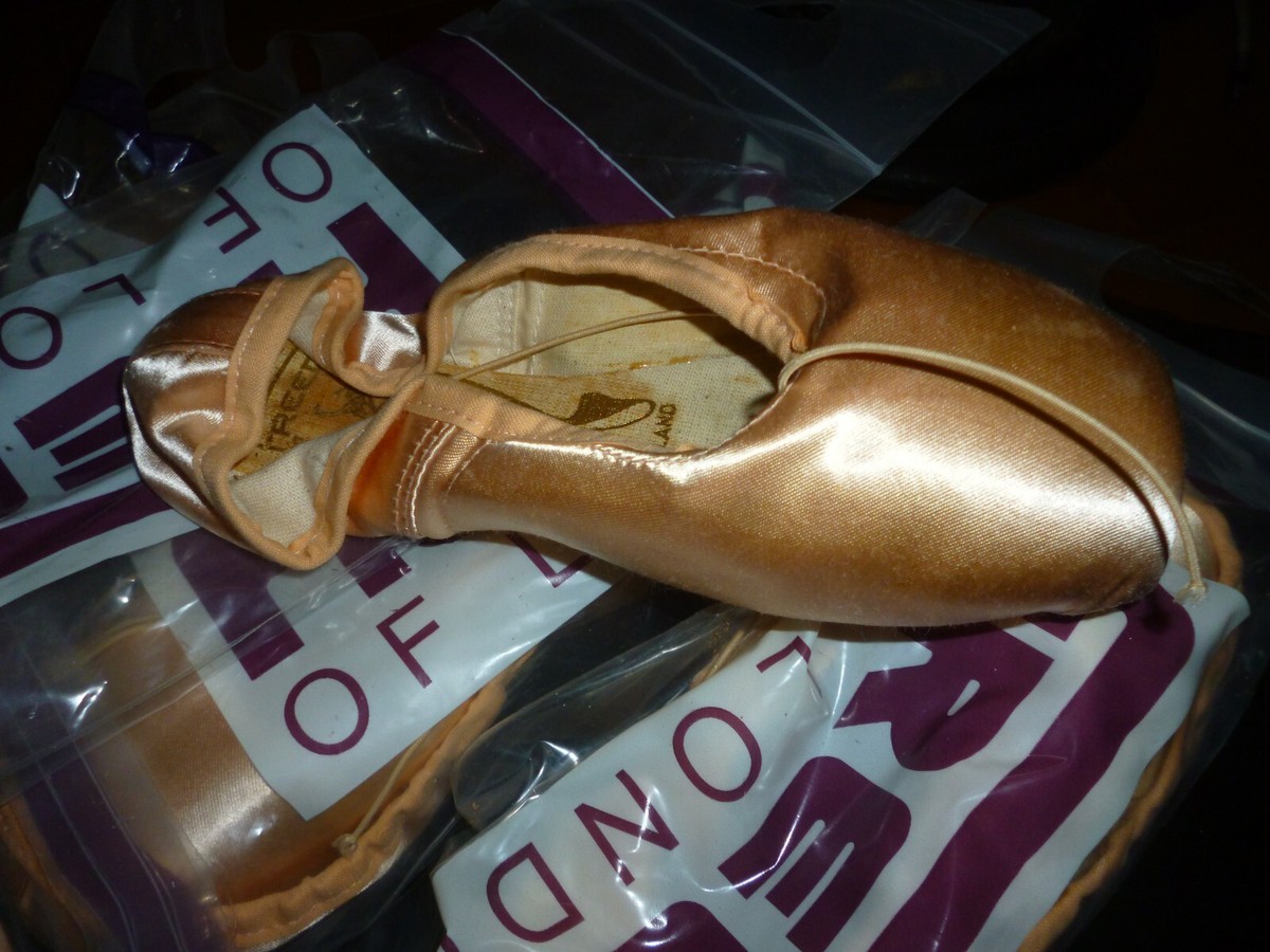 Professional Freed of London Pointe Shoes 4.5 X + maker. NOS