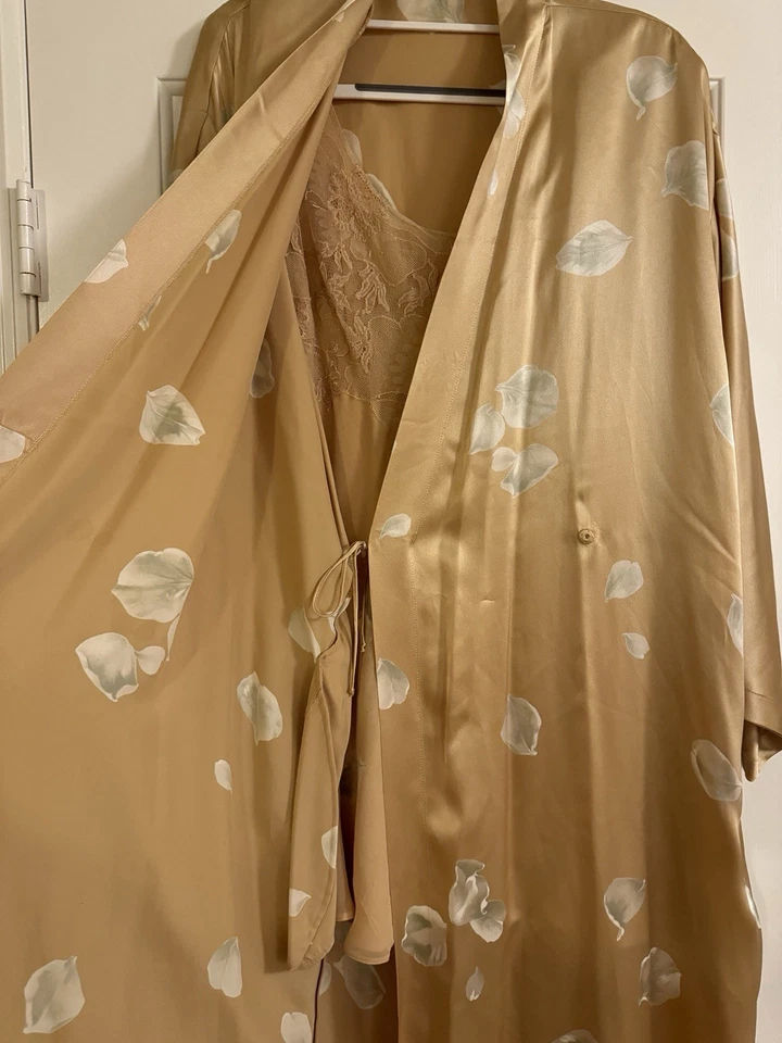 La Perla Silk Robe Set With Matching Gown Rare Print Vintage EUC - Image 3 of 4