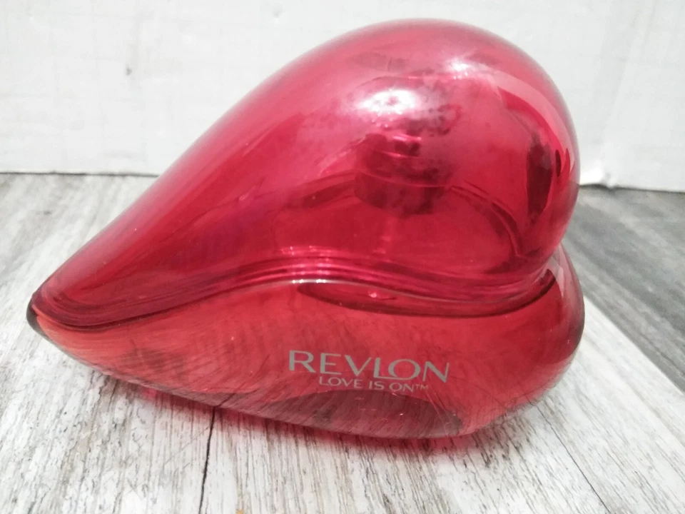 REVLON LOVE IS ON Eau De Toilette Spray 1.7 OZ Foto 4 de 4