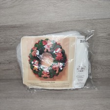 The Creative Circle Teddy Bear Wreath Holiday Christmas Felt Kit NOS VTG 2330
