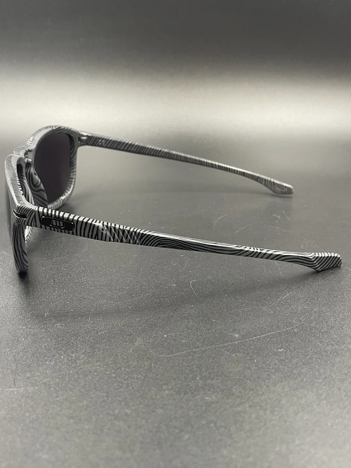 Oakley Enduro Huella Dactilar Pulida Blanco con Lentes Gris Nuevo Foto 3 de 4