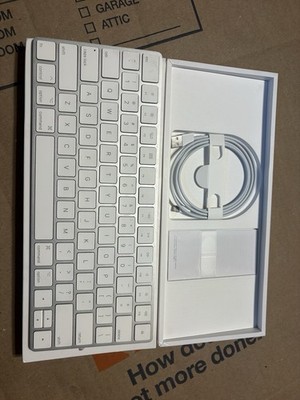Apple Magic Keyboard A1644 MLA22LL/A Wireless Bluetooth Tested Complete