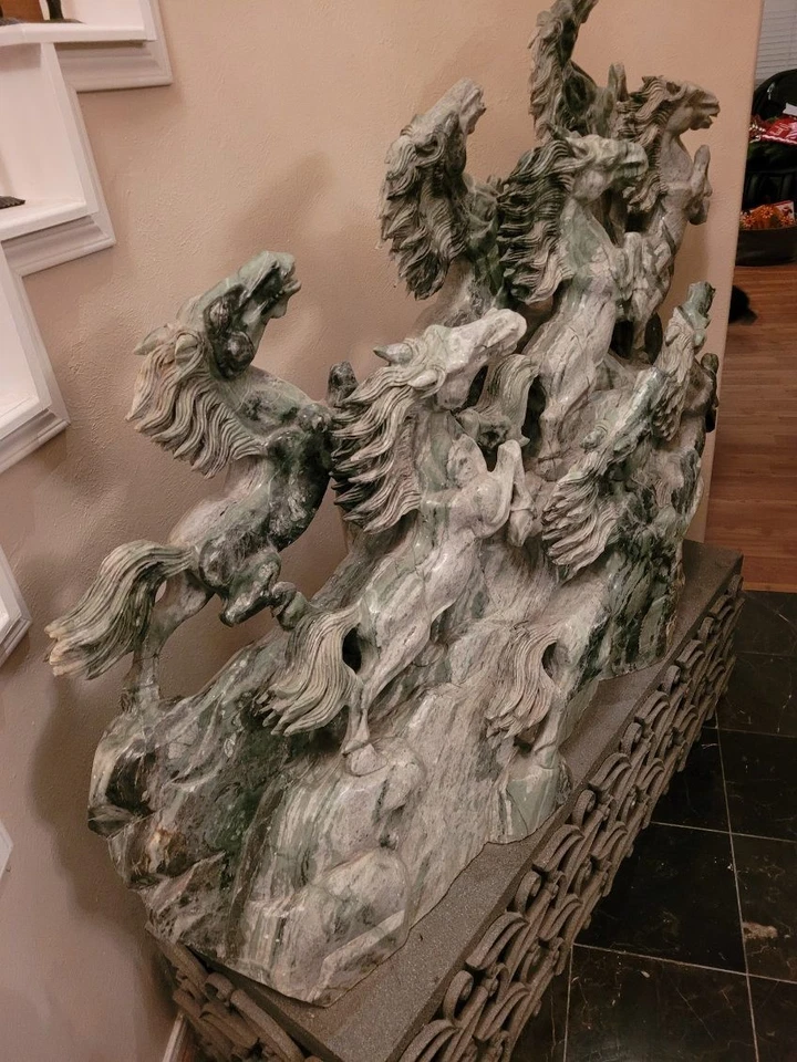 escultura estatua caballo jade Foto 2 de 4
