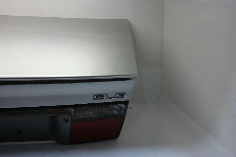 98 99 00 01 02 03 04 SEVILLE TRUNK HATCH TAILGATE W EMBLEM ON UPPER LAMP Foto 4 de 4