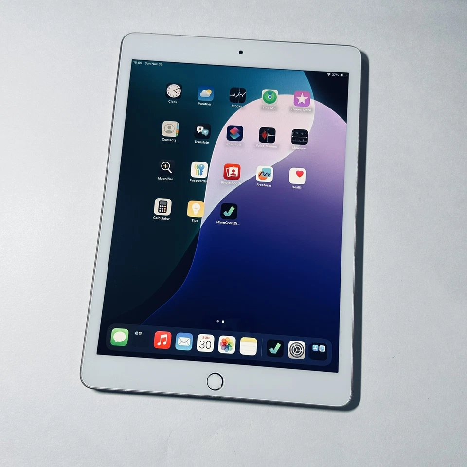 iPad 8th Gold 32GB HT406 - Image 2 of 4